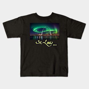 Northern Lights Over The St. Louis Gateway Arch Kids T-Shirt